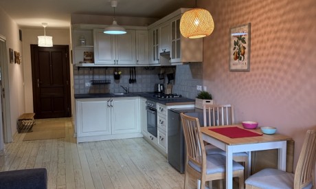 Апартамент с частен двор — комфорт и стил за живеене и инвестиция